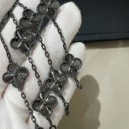 [⭐Veyra]CLOVER 5 MOTIF BLACK BRACELET