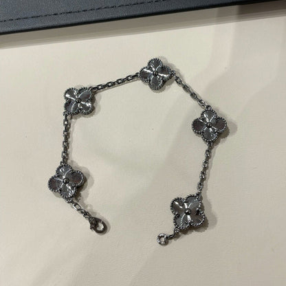[⭐Veyra]CLOVER 5 MOTIF BLACK BRACELET