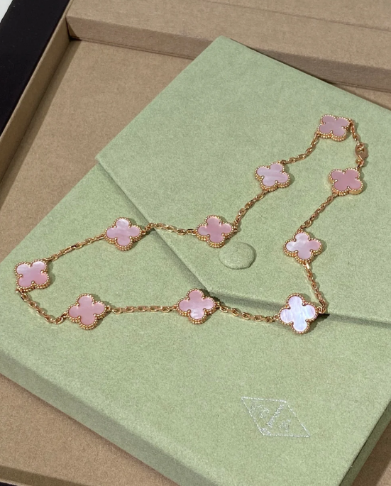 [⭐Veyra Jewellery] Pink Necklace with Ten Clover Designs