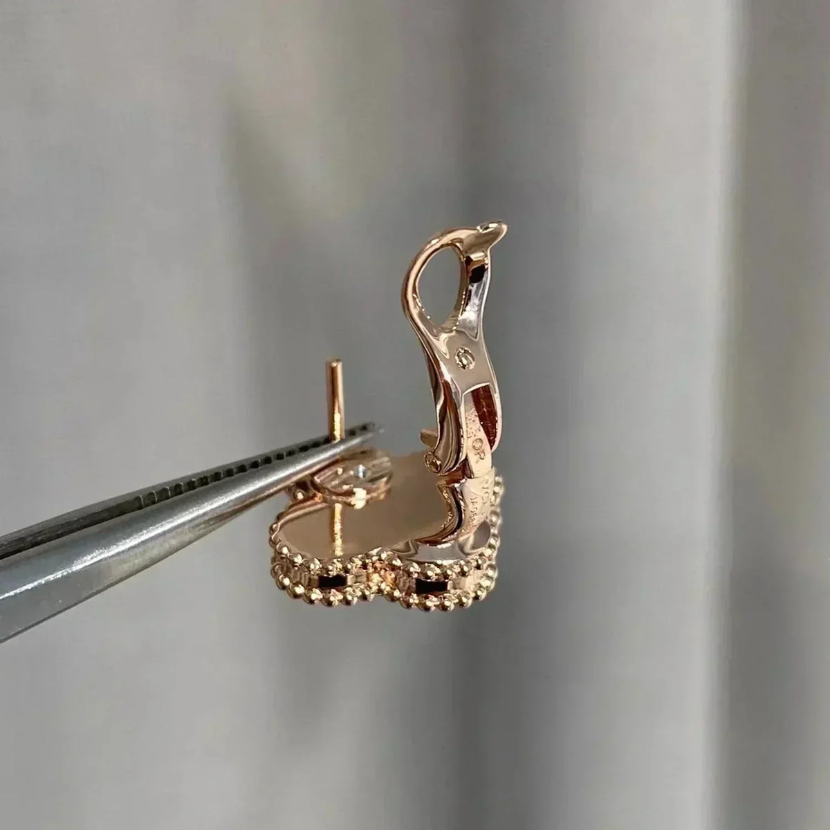 [⭐Veyra]CLOVER MEDIUM 1 MOTIFS  PINK MOP DIAMOND EARRINGS