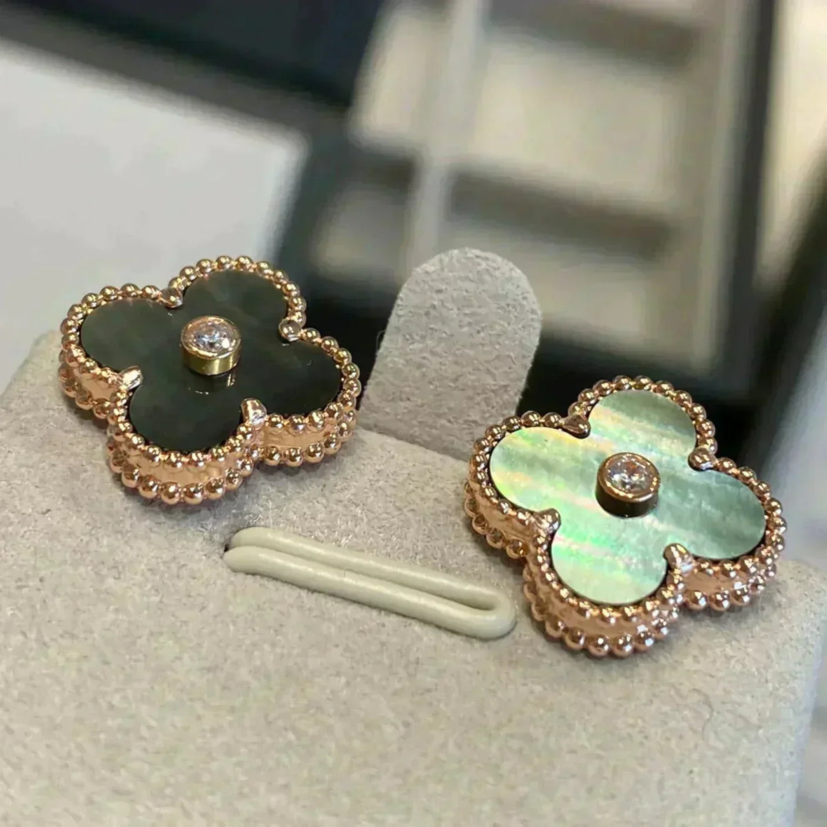 [⭐Veyra]CLOVER MEDIUM 1 MOTIFS GRAY MOP  DIAMOND EARRINGS