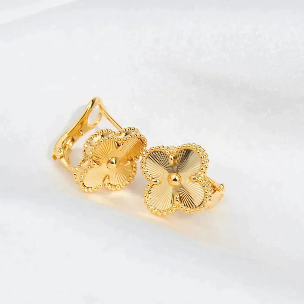[⭐Veyra]CLOVER MEDIUM 1 MOTIFS LASER EARRINGS