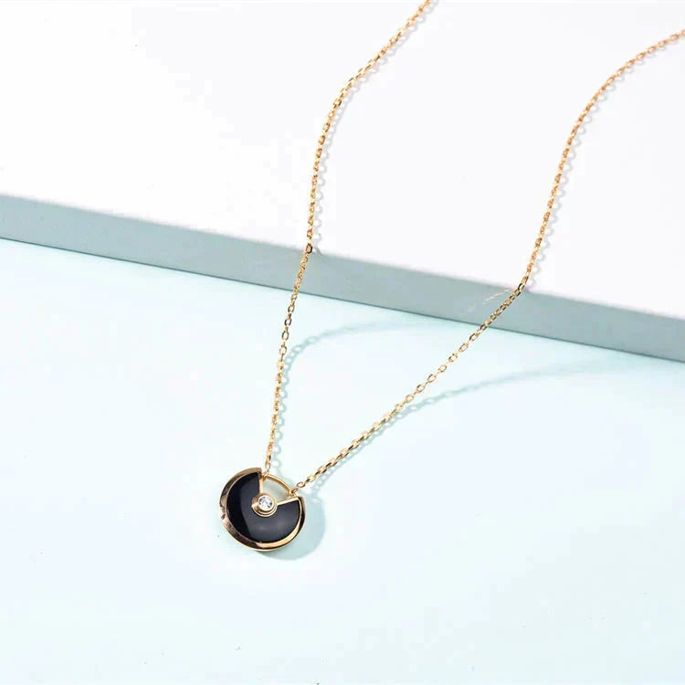 [⭐Veyra]AMULETTE GOLD CARNELIAN ONYX NECKLACE
