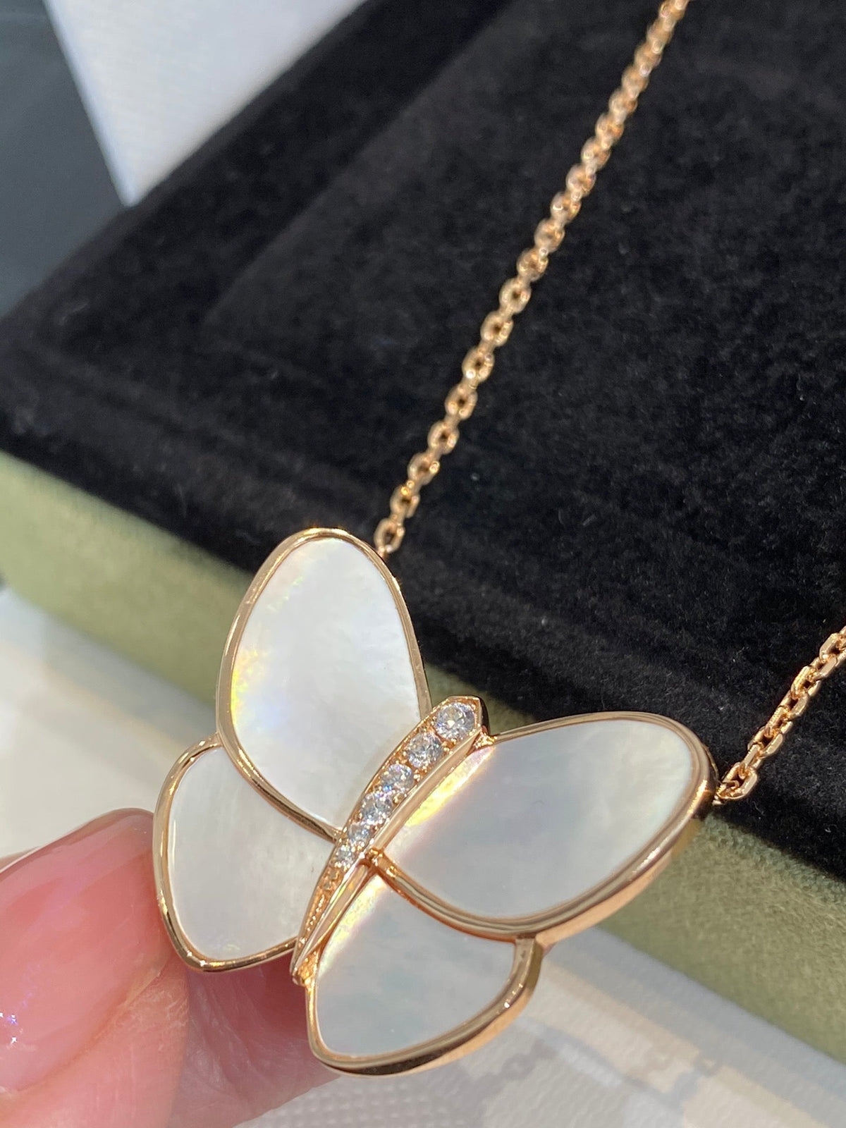 [⭐Veyra]BUTTERFLY GOLD MOP DIAMOND NECKLACE