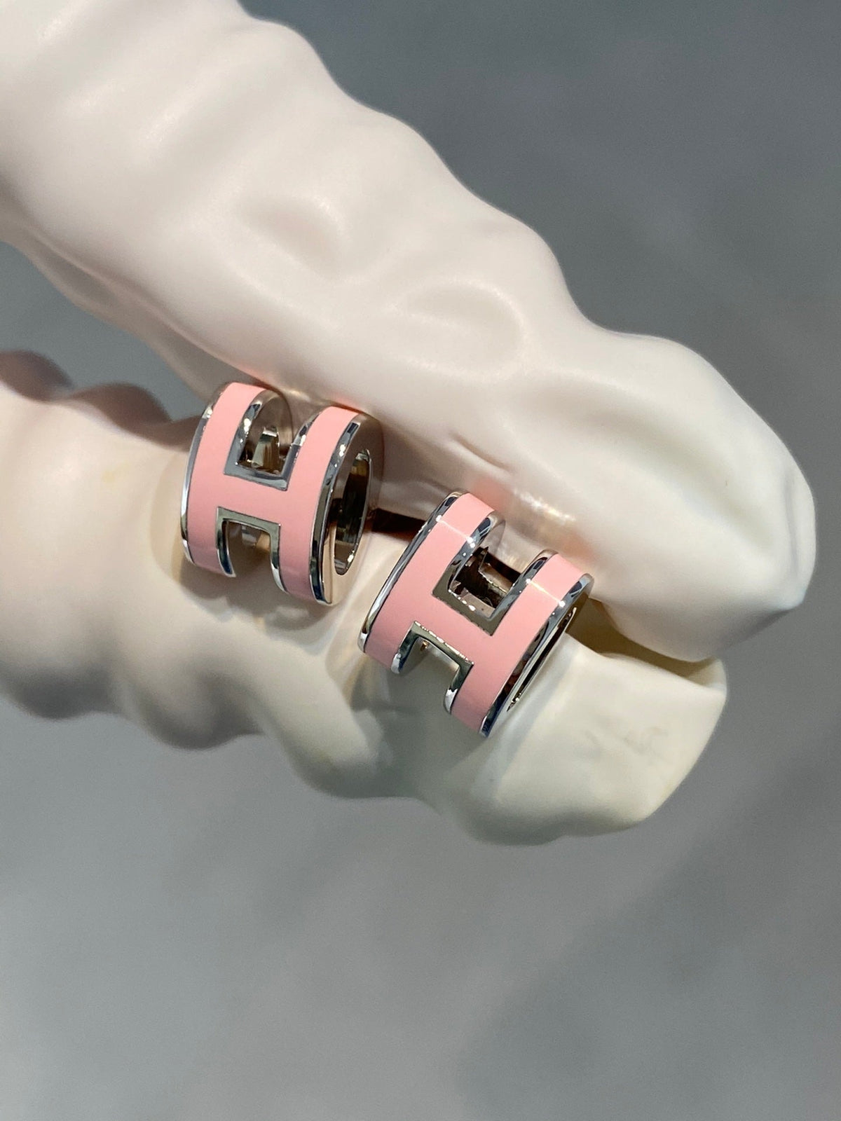 [⭐Veyra]MINI POP H SILVER EARRINGS PINK