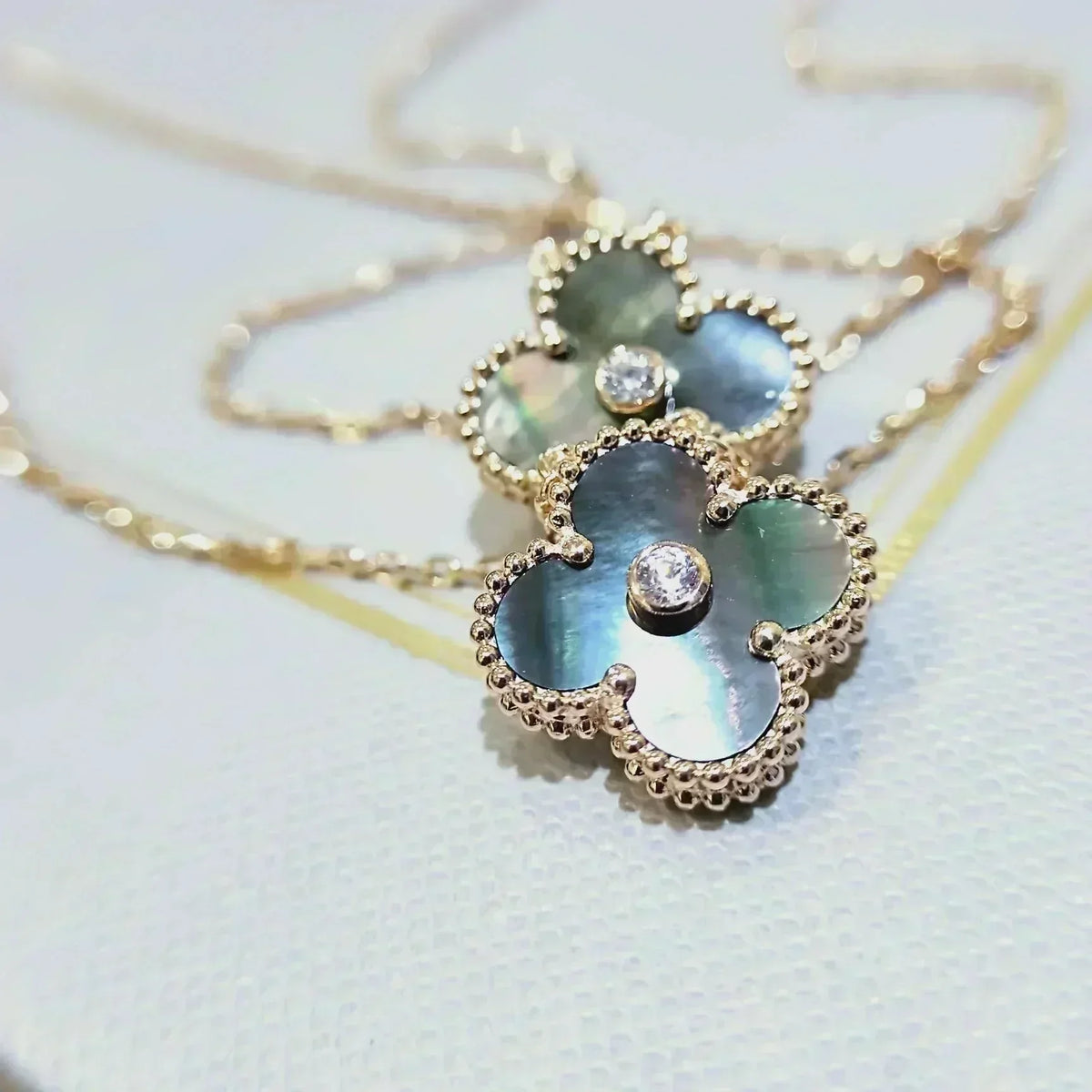 [⭐Veyra]CLOVER 15MM DIAMOND AND MOTHER-OF-GREY NECKLACE