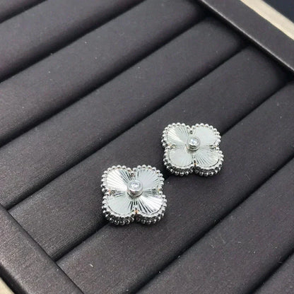 [⭐Veyra]CLOVER MINI 9.5MM LASER EARRINGS