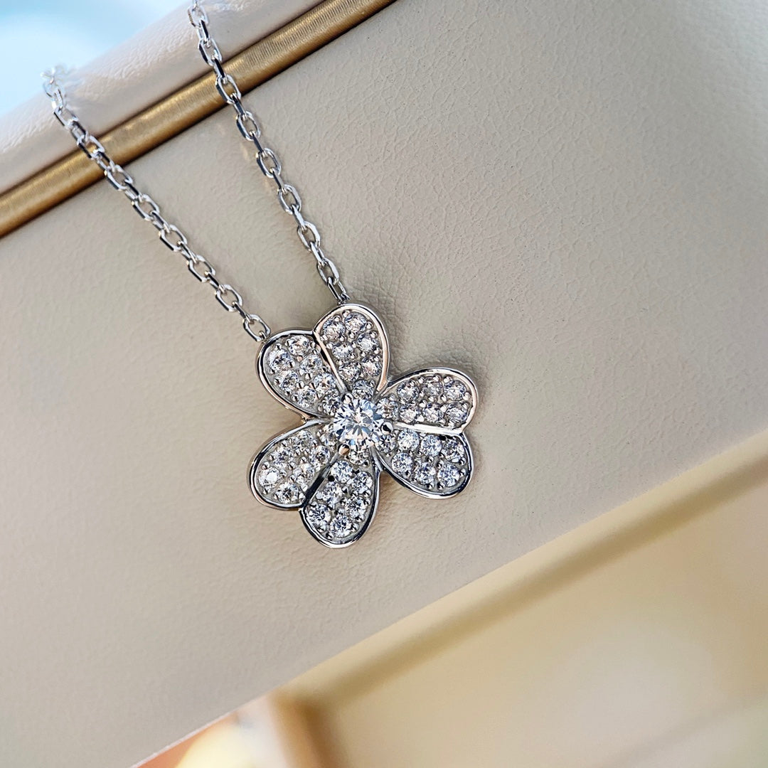 [⭐Veyra]CLOVER DIAMOND NECKLACE SILVER