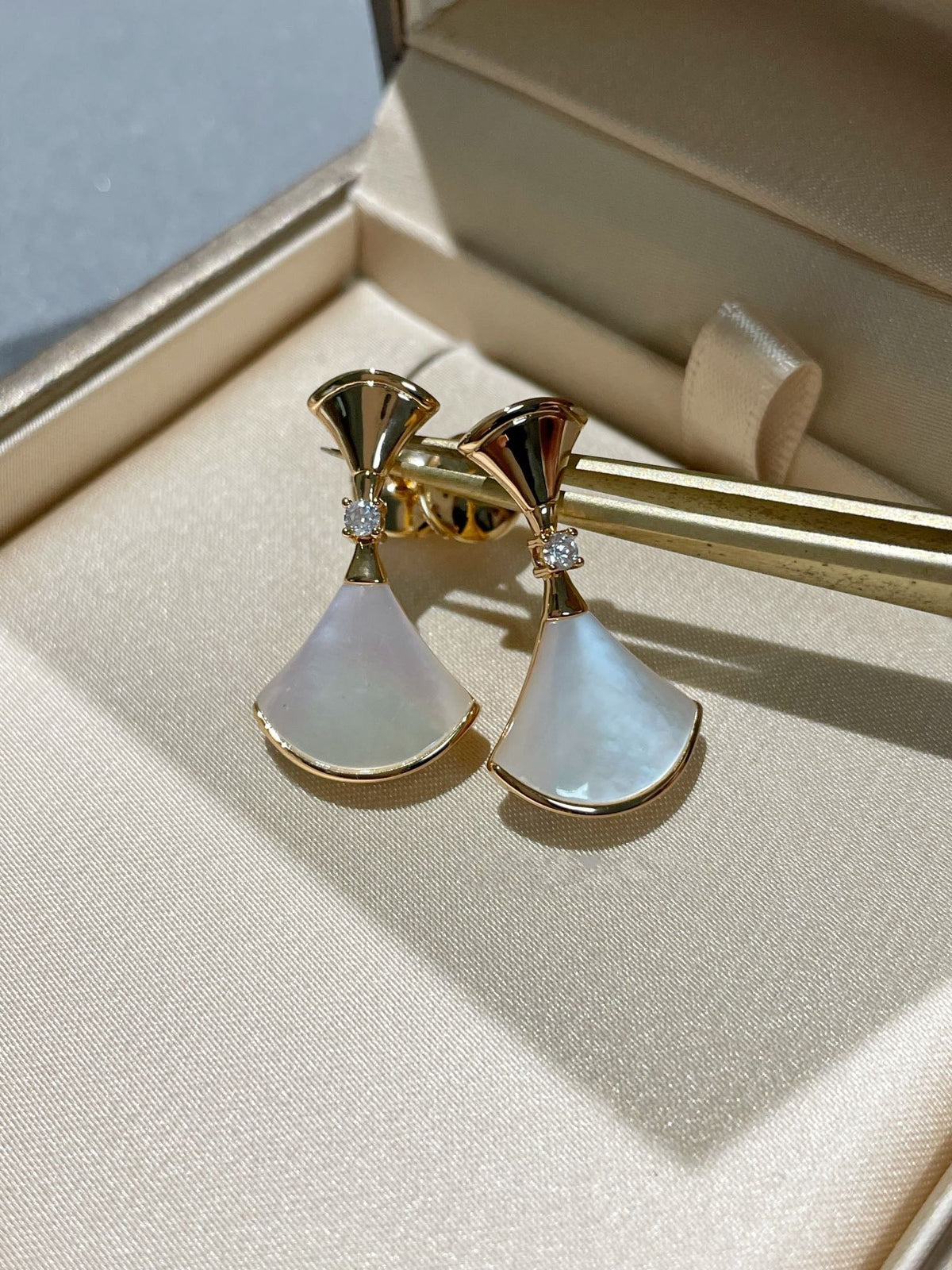 [⭐Veyra]DREAM MOP 1 DIAMOND EARRINGS