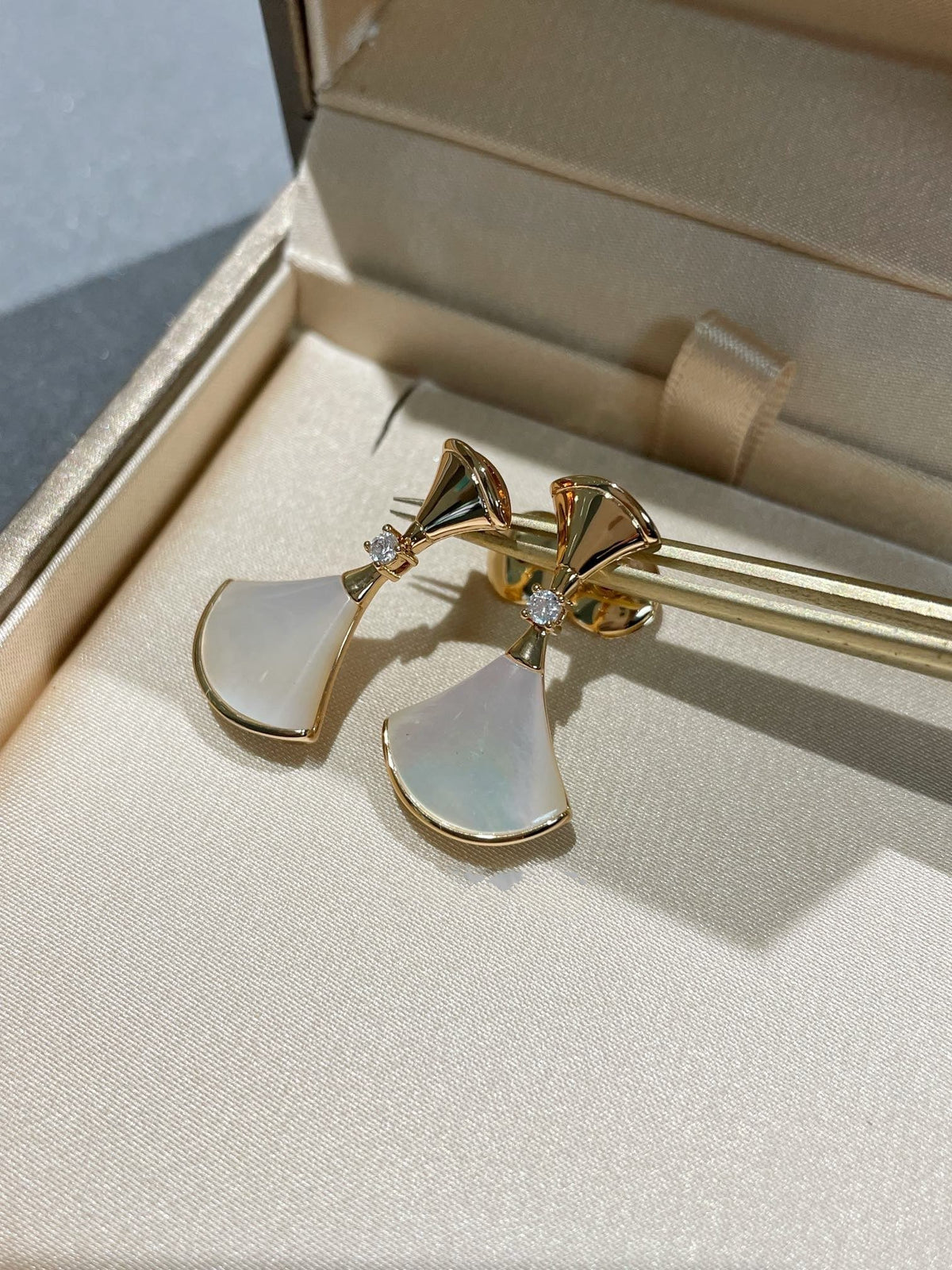 [⭐Veyra]DREAM MOP 1 DIAMOND EARRINGS