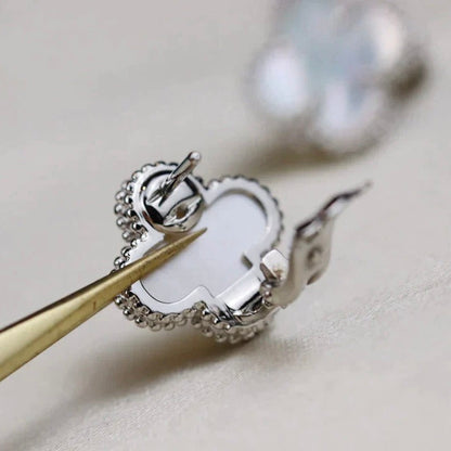 [⭐Veyra]CLOVER MEDIUM 1 MOTIFS  WHITE MOP EARRINGS SILVER