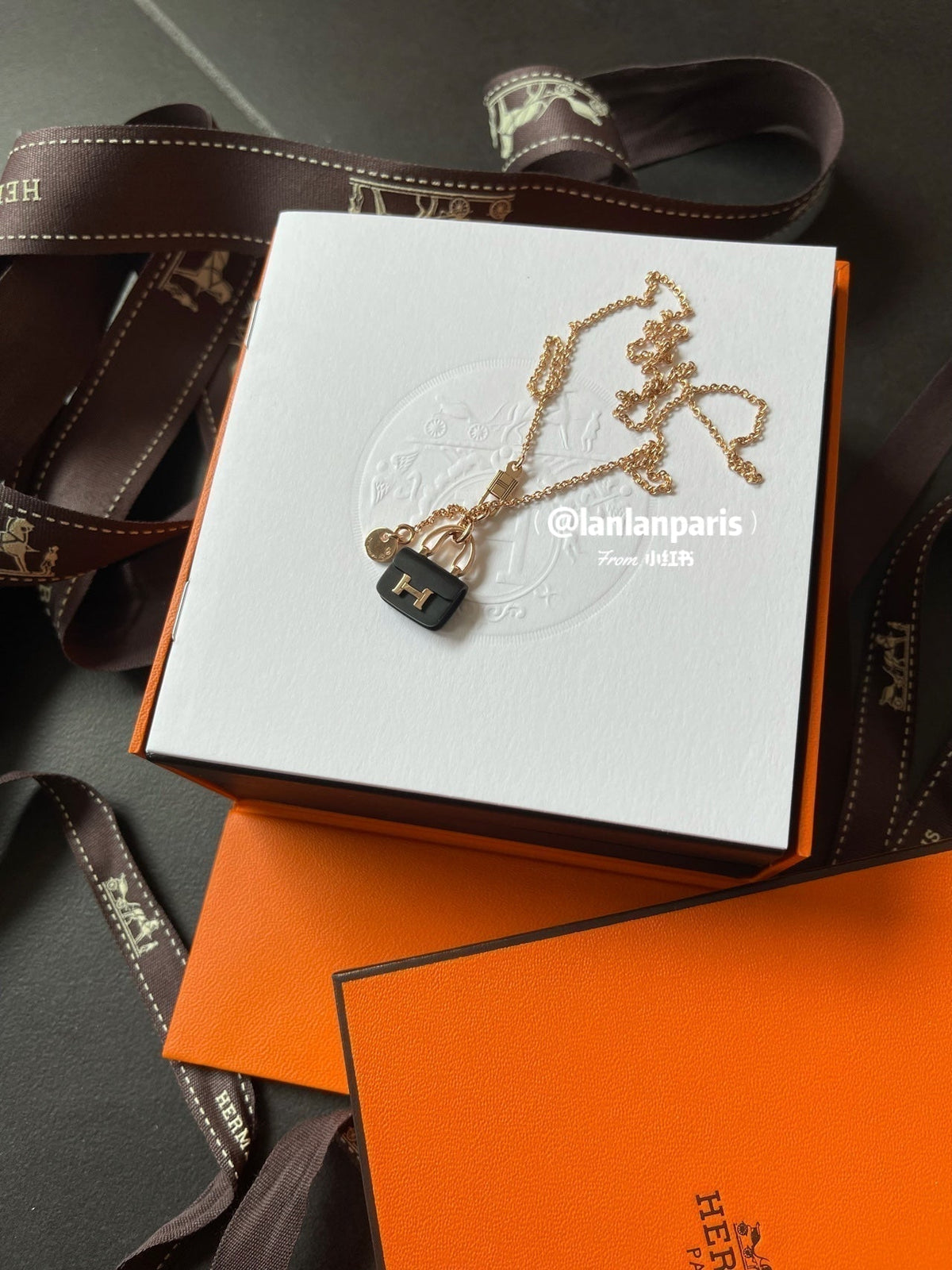 [⭐Veyra]CONSTANCE BLACK PEDANT PINK GOLD NECKLACE