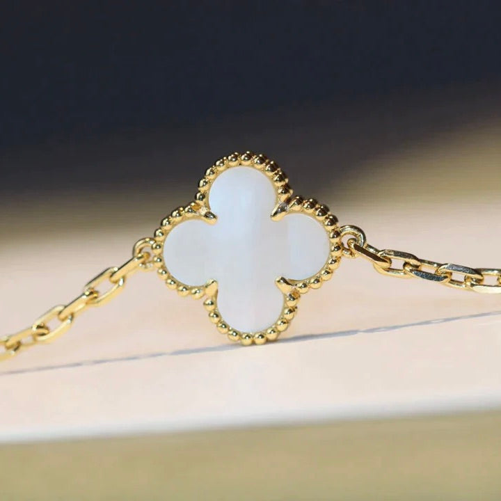 [⭐Veyra]CLOVER 20 MOTIFS WHITE MOP NECKLACE