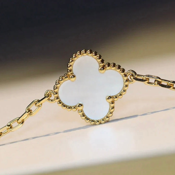 [⭐Veyra]CLOVER 20 MOTIFS WHITE MOP NECKLACE