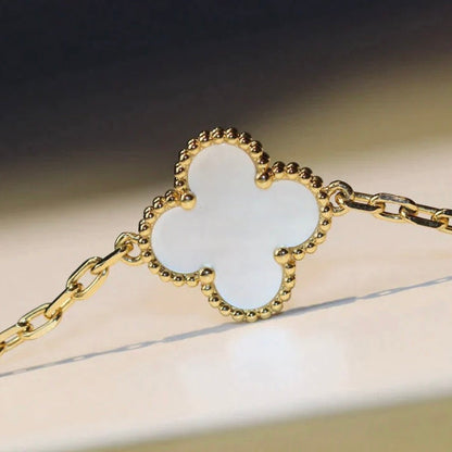 [⭐Veyra]CLOVER 20 MOTIFS WHITE MOP NECKLACE