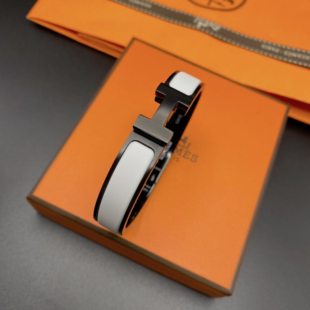 [⭐Veyra]H BRACELET 12MM BLACK WHITE CERAMIC