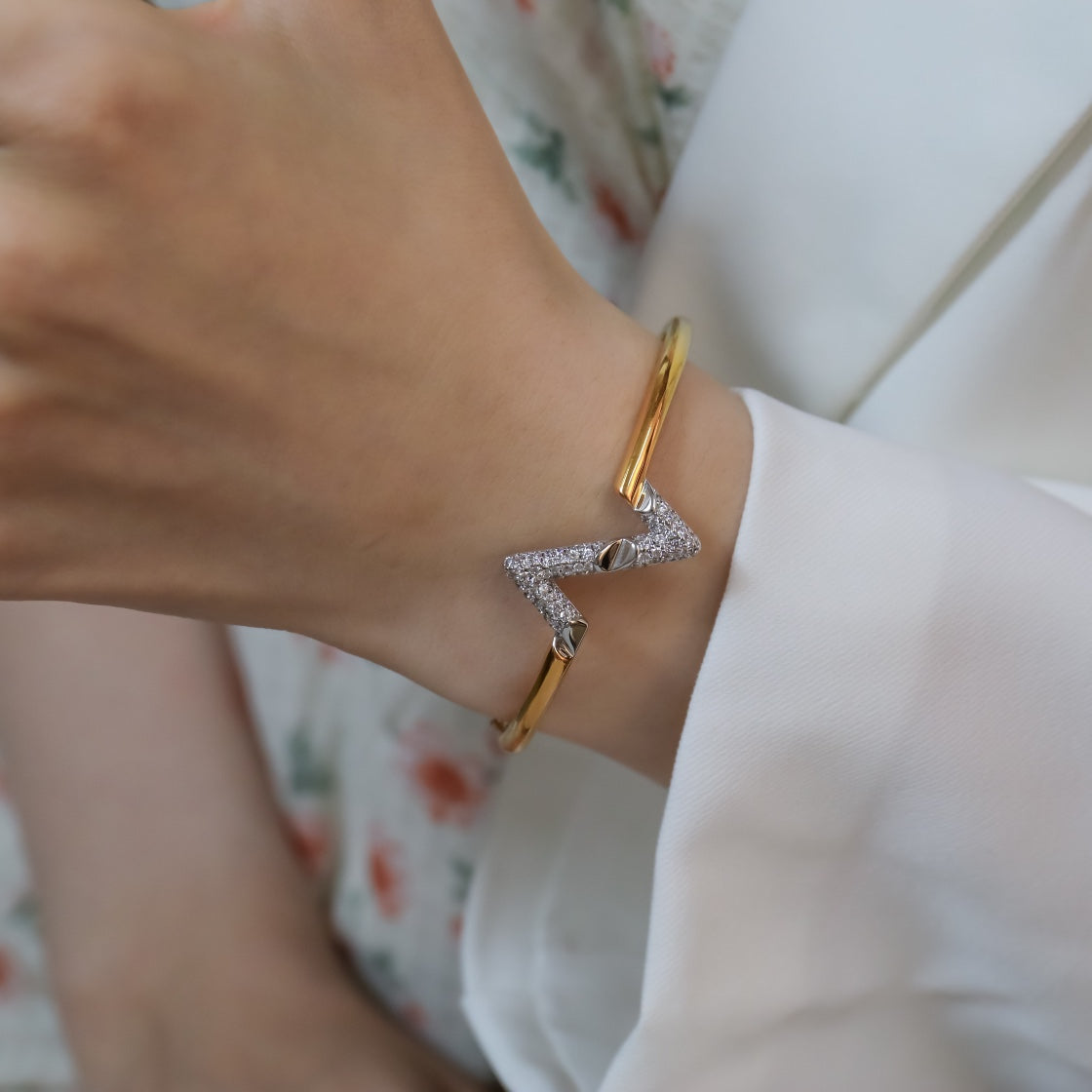 [⭐Veyra]VOLTE UPSITE DOWN GOLD DIAMOND BRACELET