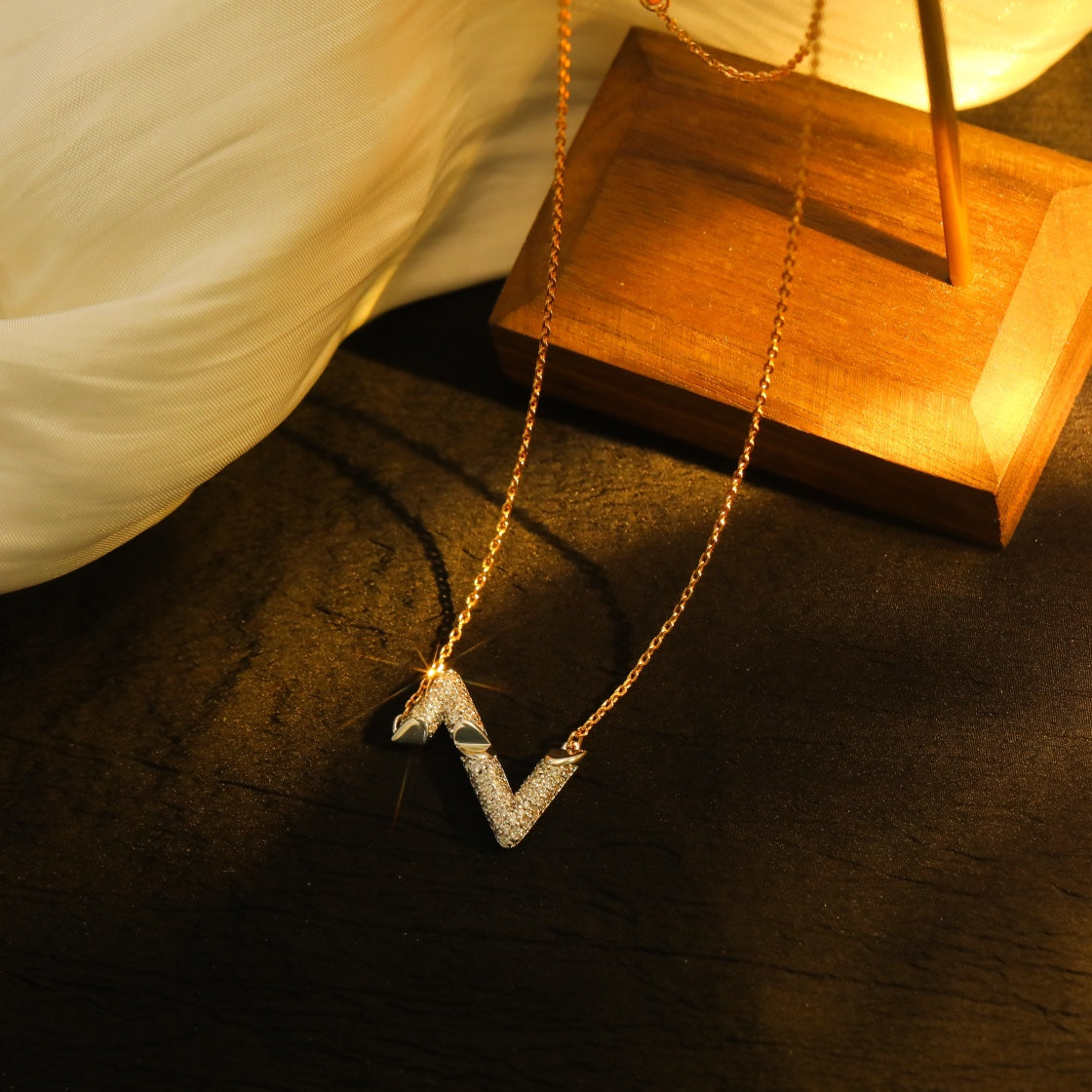 [⭐Veyra]VOLT SILVER DIAMOND PEDANT NECKLACE