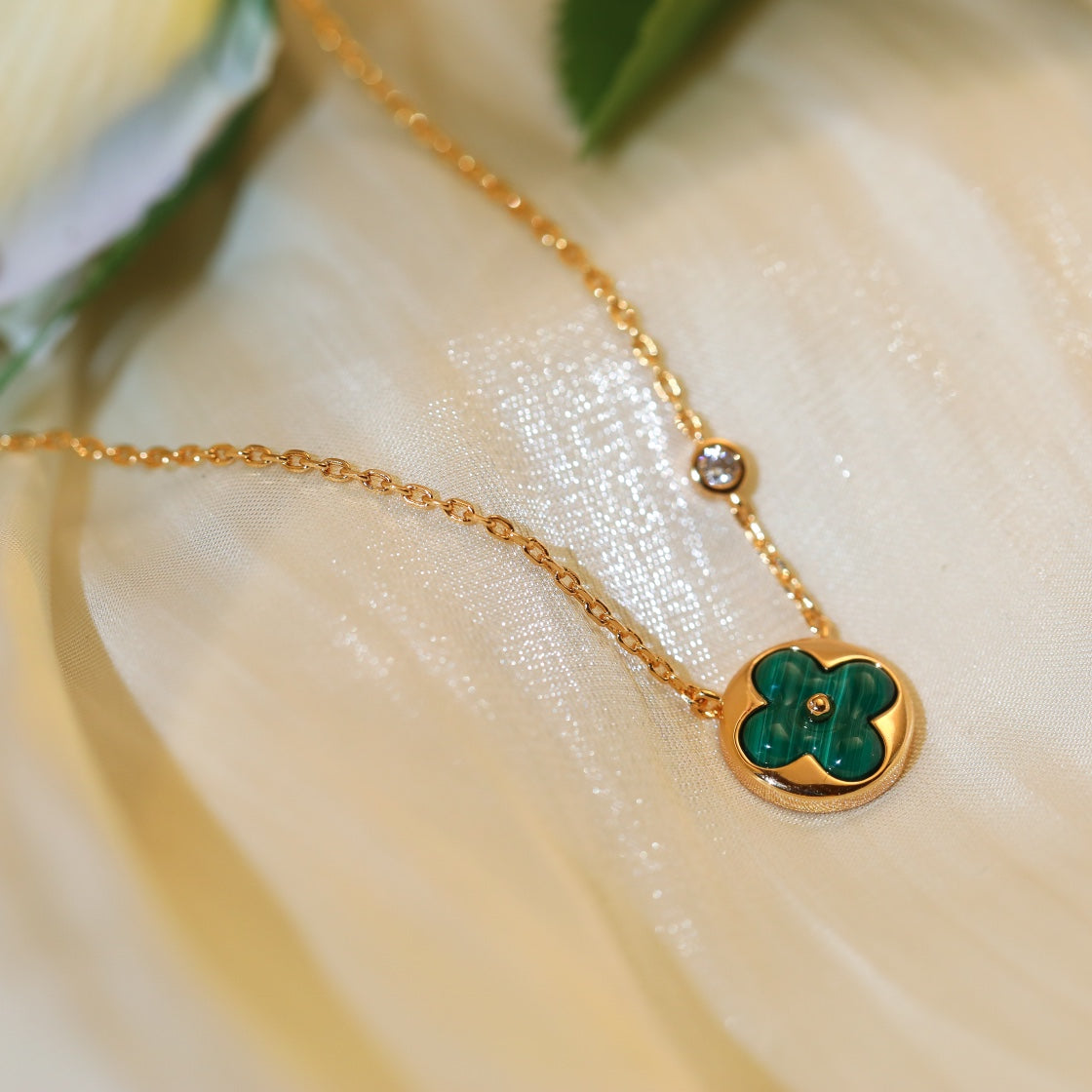 [⭐Veyra]SUN PEDANT PINK GOLD 1 DIAMOND NECKLACE