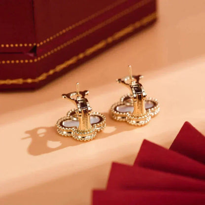 [⭐Veyra]CLOVER MEDIUM 1 MOTIFS  WHITE MOP STUD EARRINGS