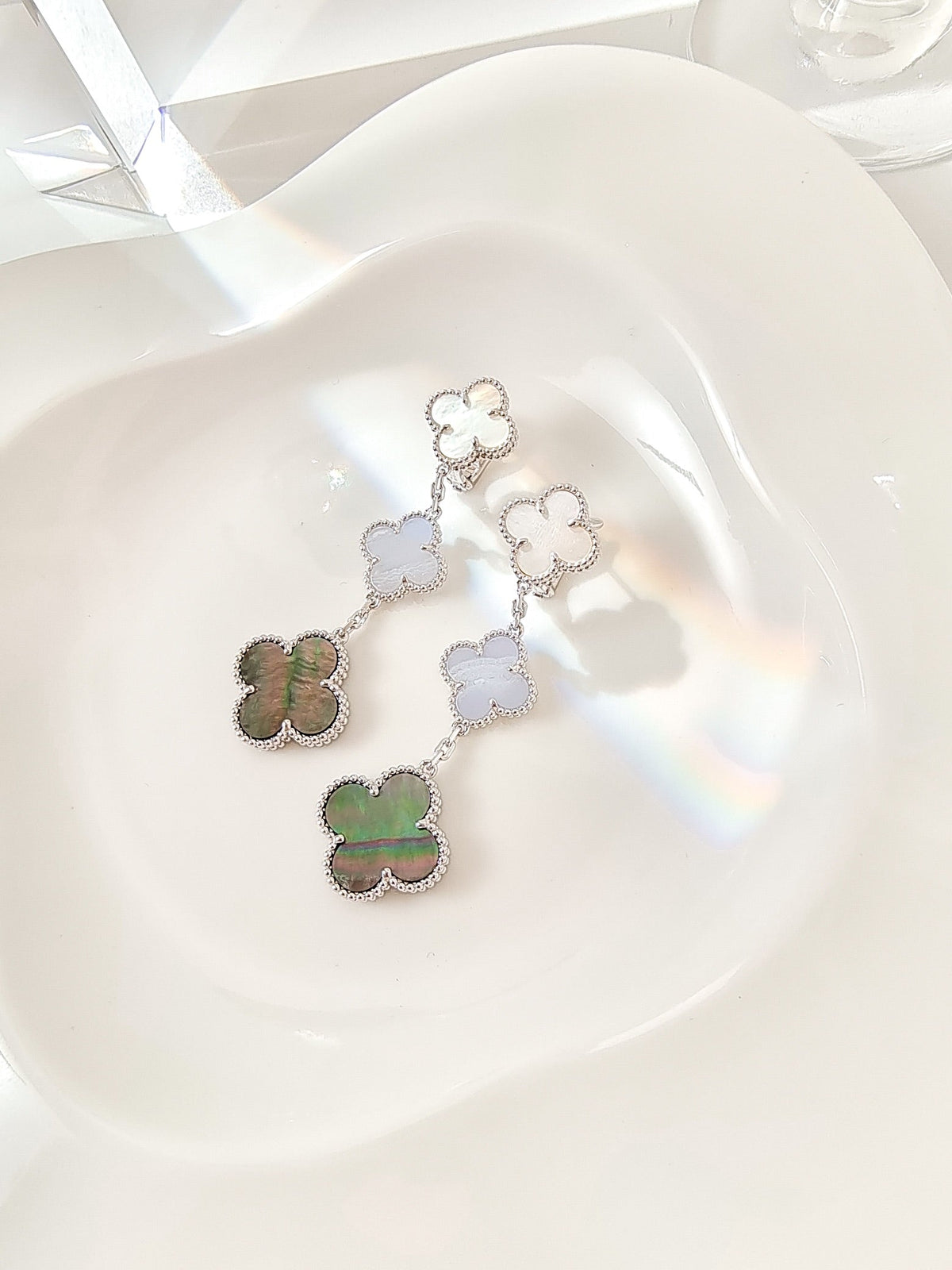 [⭐Veyra]CLOVER 3 MOTIFS CHALCEDONY DARK MOP SILVER EARRINGS