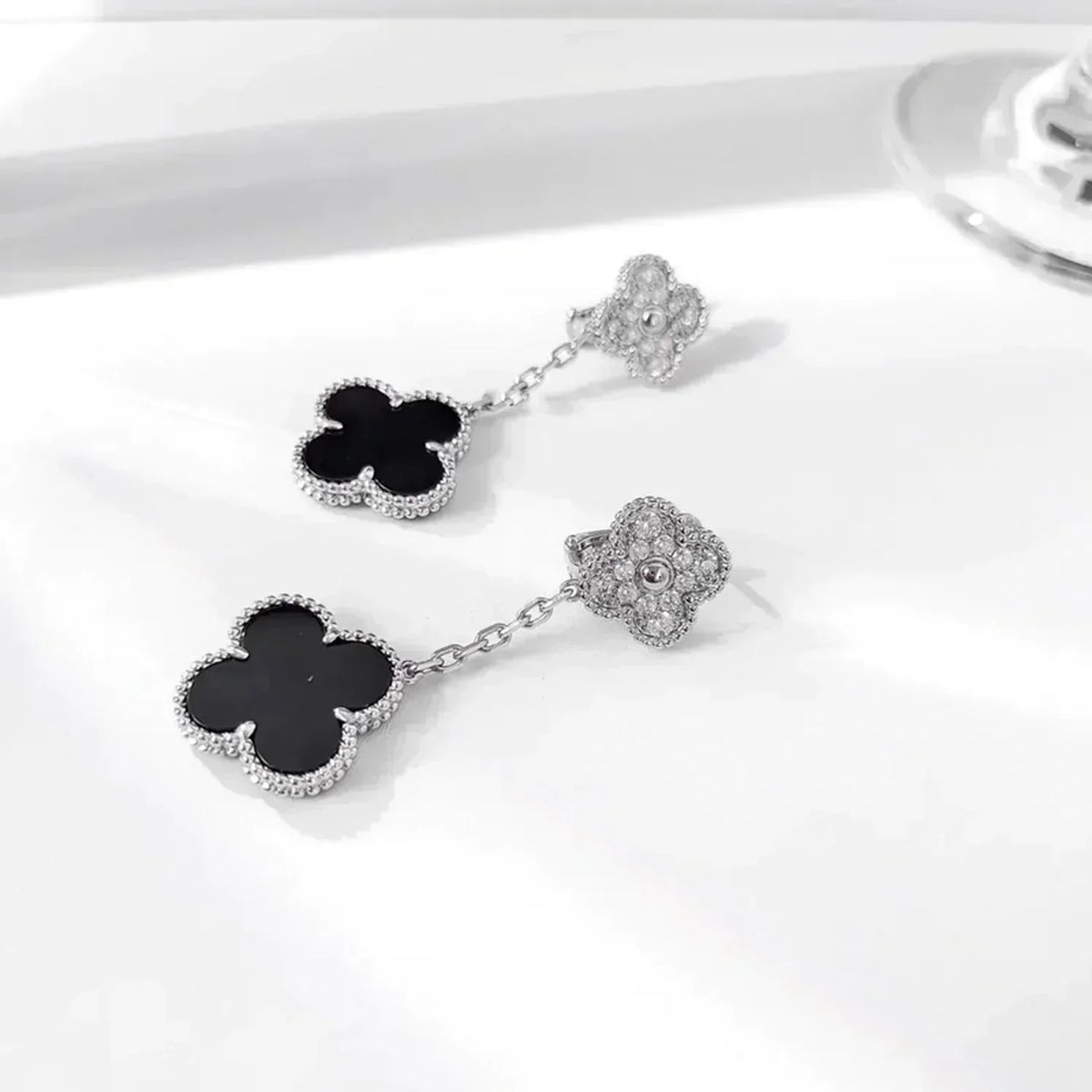 [⭐Veyra]CLOVER 2 MOTIFS  DIAMOND ONYX EARRINGS SILVER