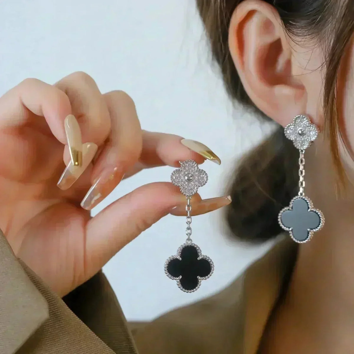 [⭐Veyra]CLOVER 2 MOTIFS  DIAMOND ONYX EARRINGS SILVER