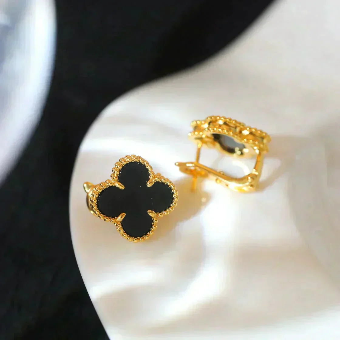 [⭐Veyra]CLOVER MEDIUM 1 MOTIFS  ONYX STUD EARRINGS