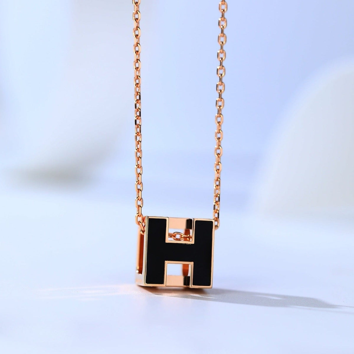 [⭐Veyra]H CAGE PINK GOLD NECKLACE