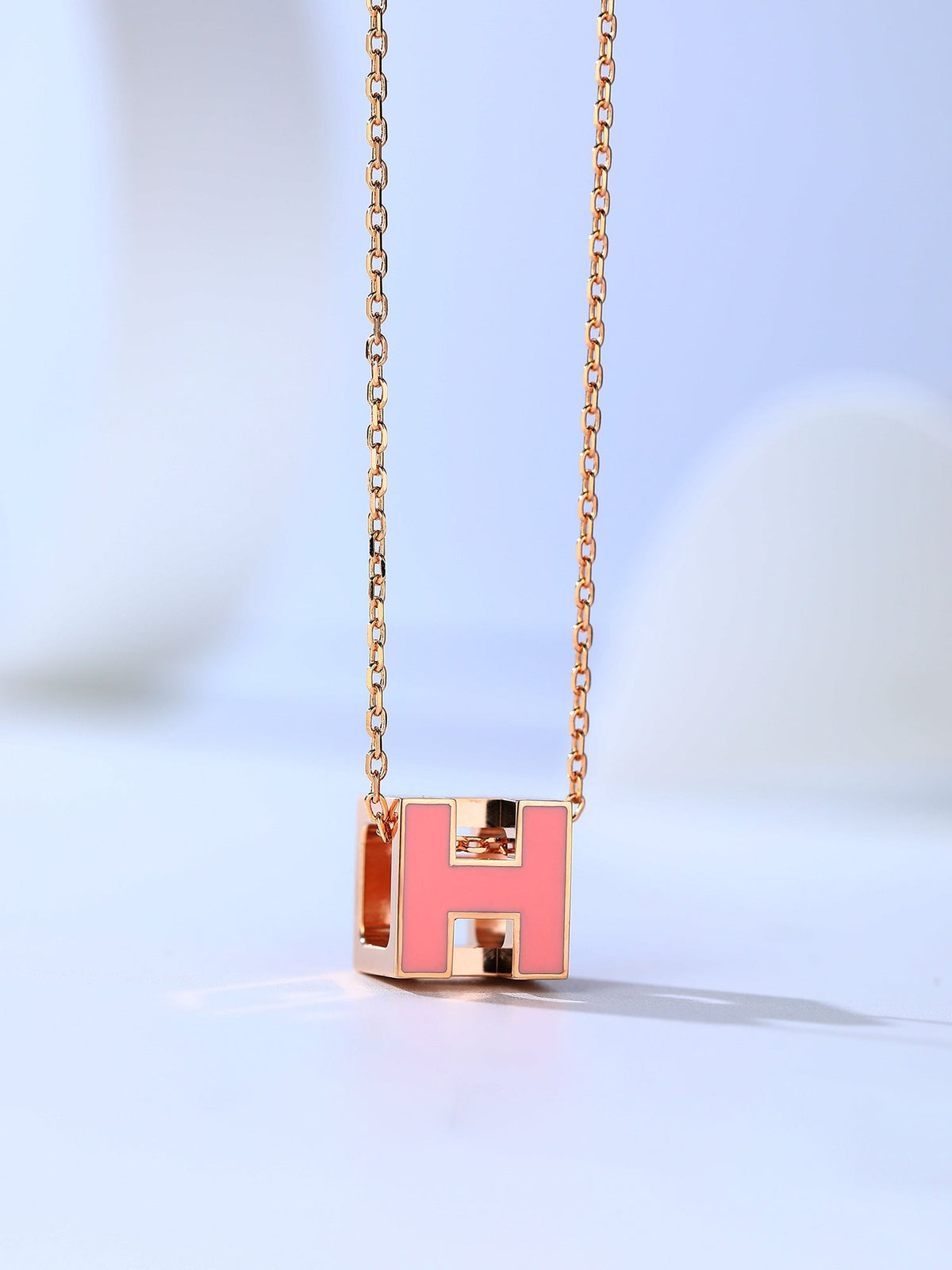 [⭐Veyra]H CAGE PINK GOLD NECKLACE