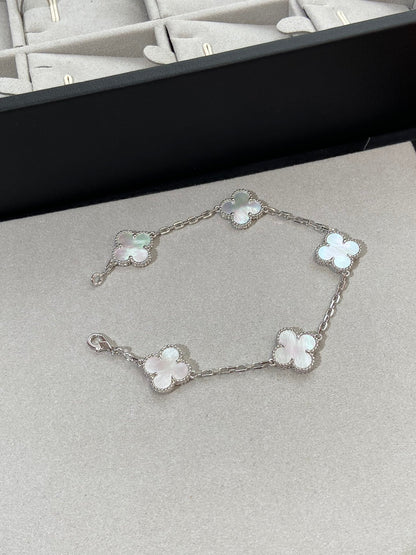 [⭐Veyra]CLOVER WHITE PEARL MOP 5 MOTIF BRACELET COLLECTION