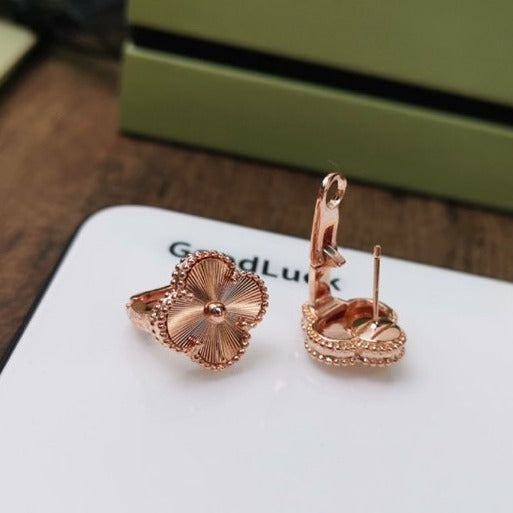 [⭐Veyra]CLOVER MEDIUM STUD EARRINGS