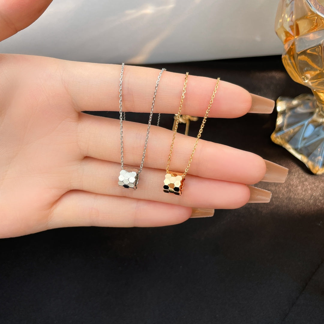 [⭐Veyra]BEE MINI NECKLACE
