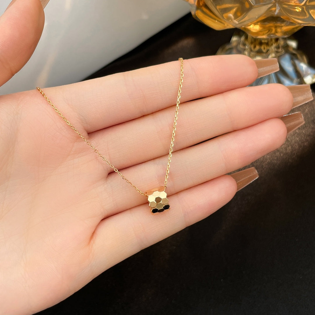 [⭐Veyra]BEE MINI NECKLACE