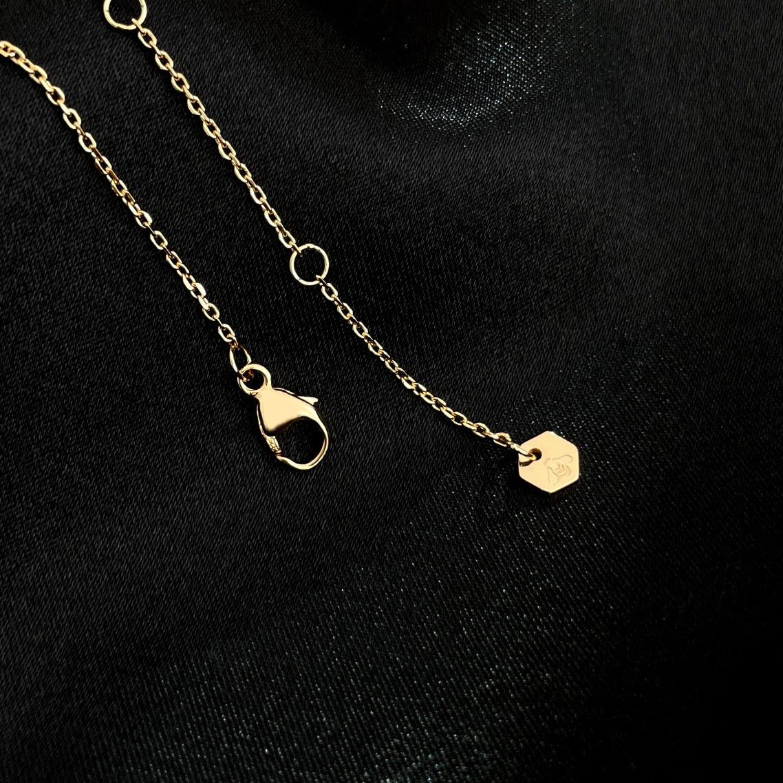 [⭐Veyra]BEE MINI NECKLACE