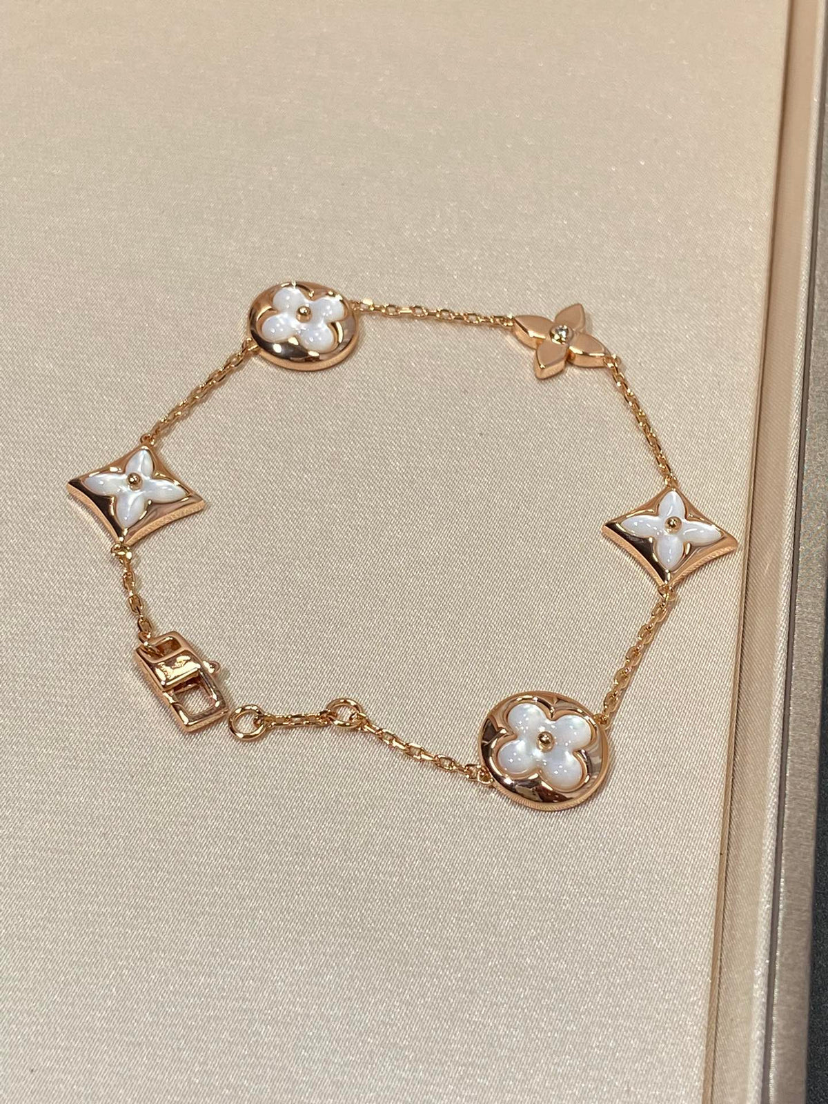 [⭐Veyra]STAR AND SUN 5 MOTIF MOP PINK GOLD BRACELET