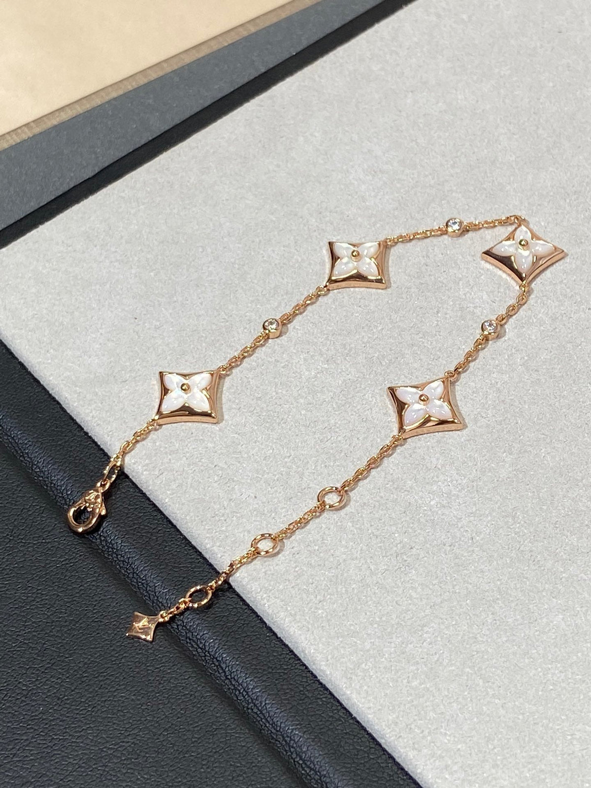 [⭐Veyra]STAR 4 MOTIF MOP DIAMOND PINK GOLD BRACELET