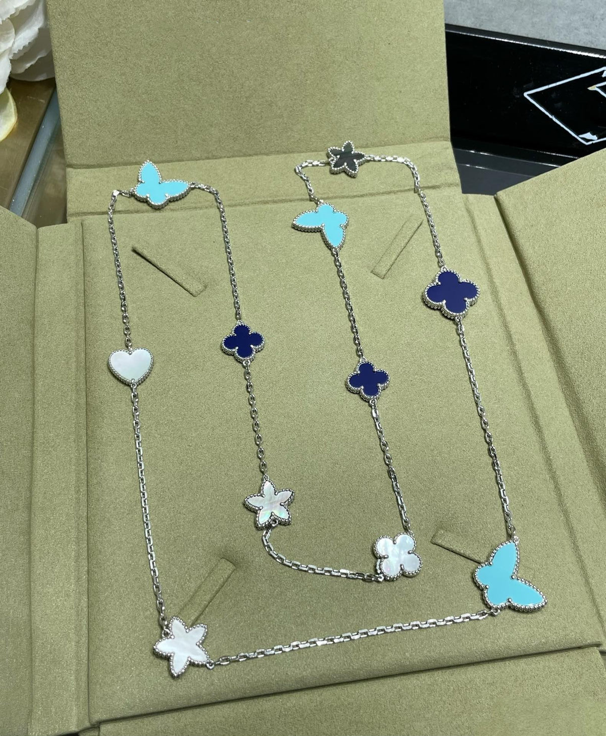 [⭐Veyra]LUCKY CLOVER SILVER 11 MOTIF NECKLACE