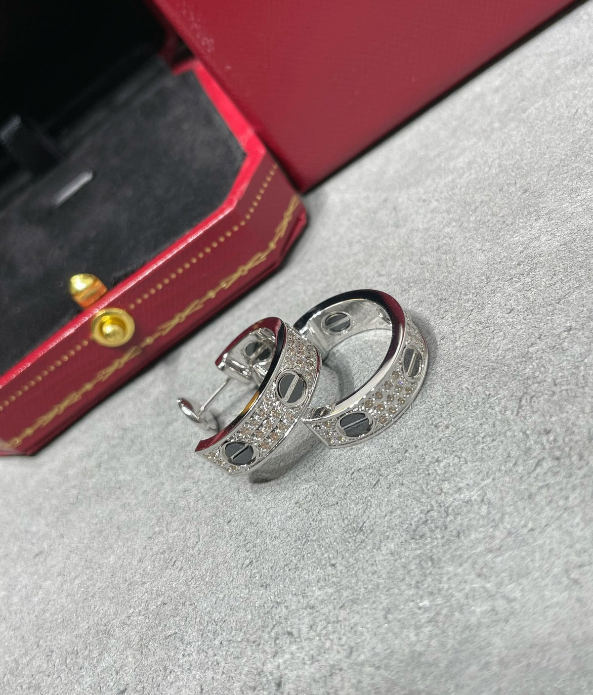 [⭐Veyra]LOVE CERAMIC DIAMOND PAVED SILVER EARRINGS