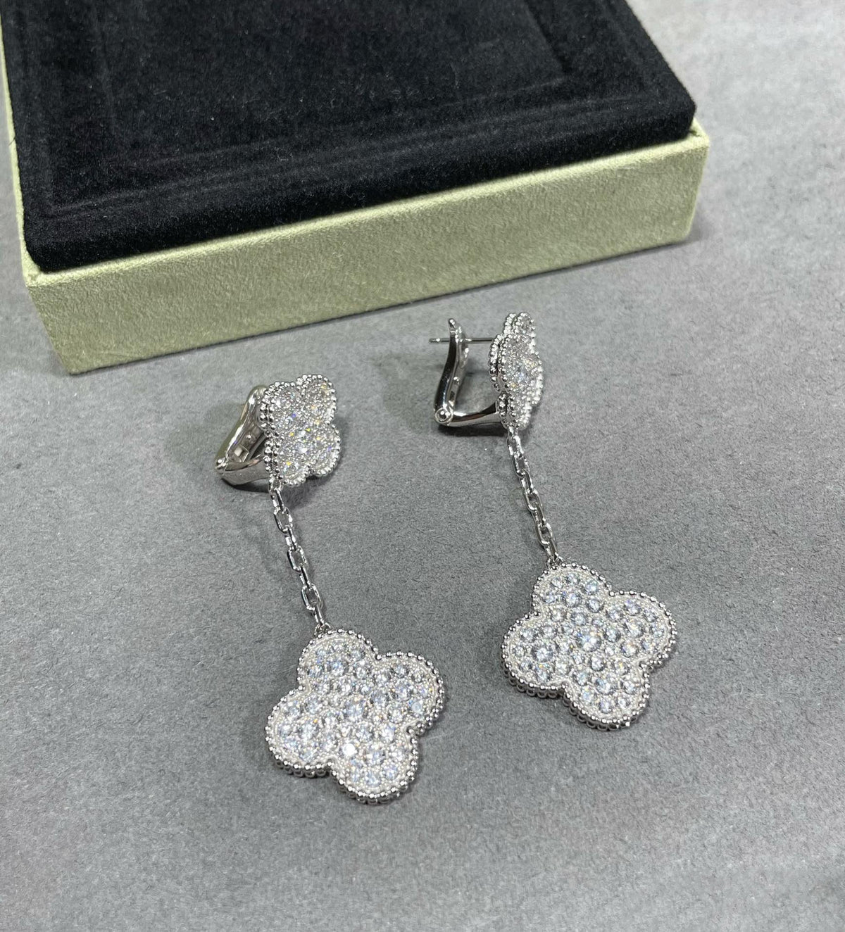 [⭐Veyra]CLOVER 2 MOTIFS DIAMOND PAVED SILVER EARRINGS