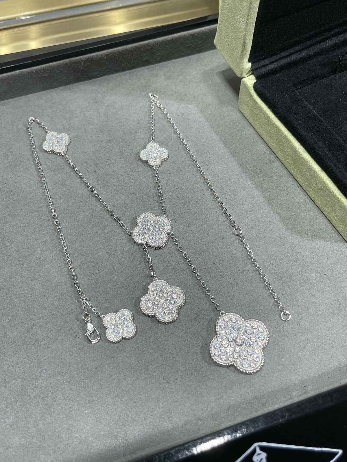 [⭐Veyra]CLOVER 6 MOTIF DIAMOND PAVED NECKLACE