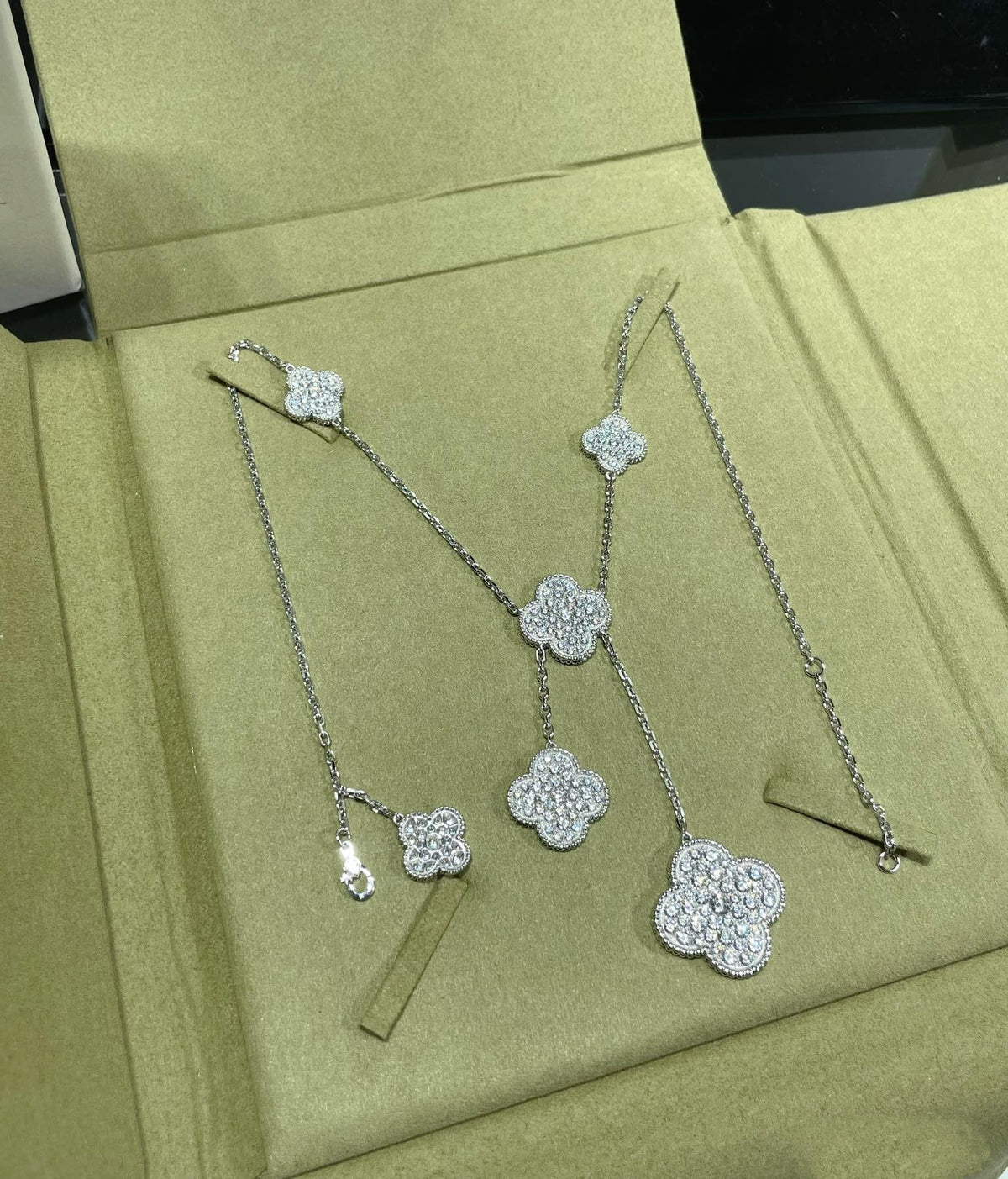 [⭐Veyra]CLOVER 6 MOTIF DIAMOND PAVED NECKLACE