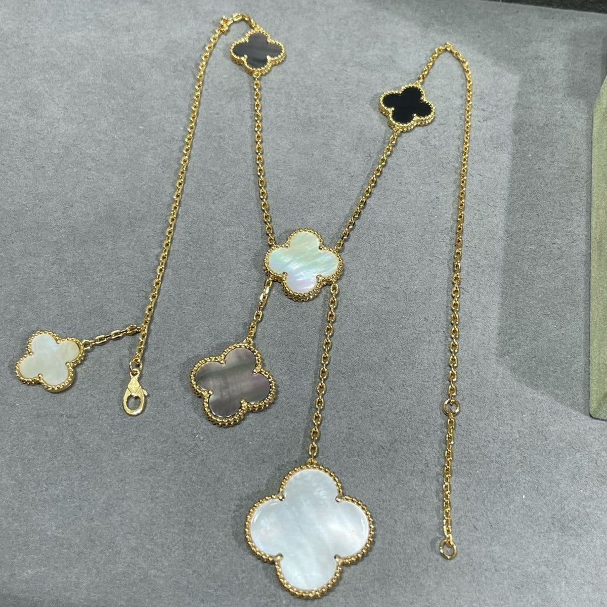 [⭐Veyra]CLOVER 6 MOTIF MOP ONYX GOLD NECKLACE