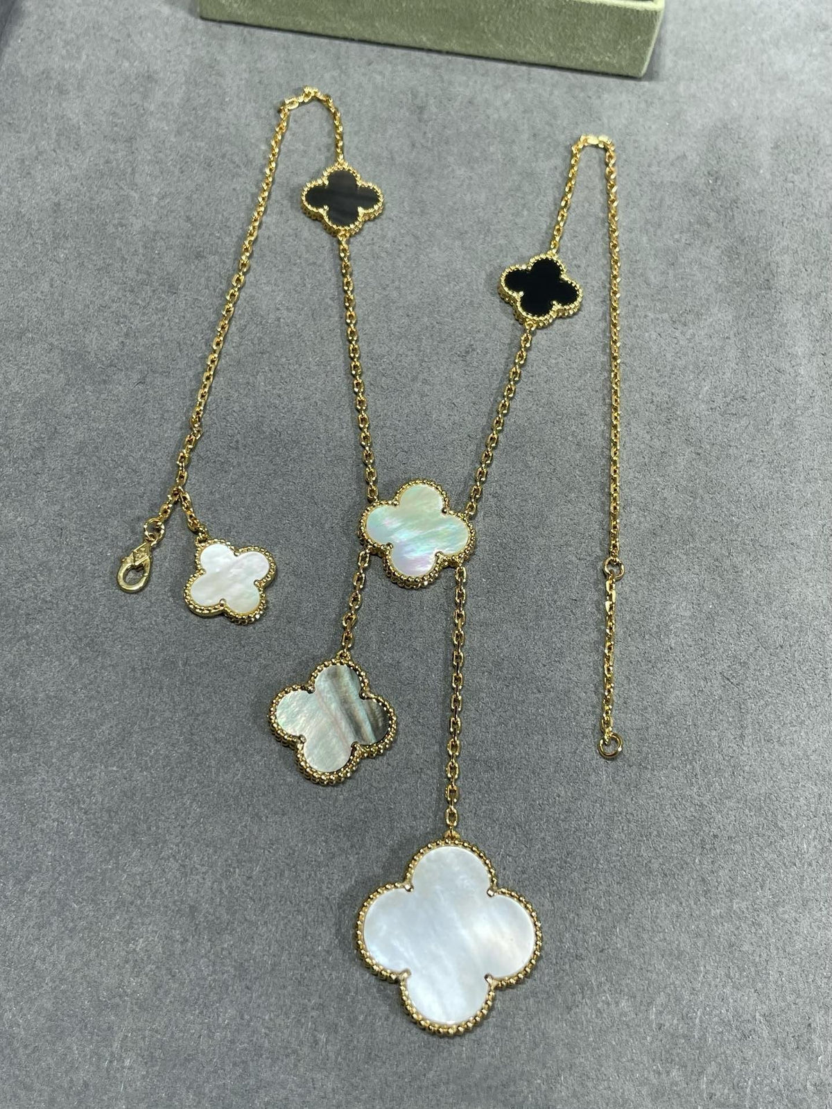 [⭐Veyra]CLOVER 6 MOTIF MOP ONYX GOLD NECKLACE