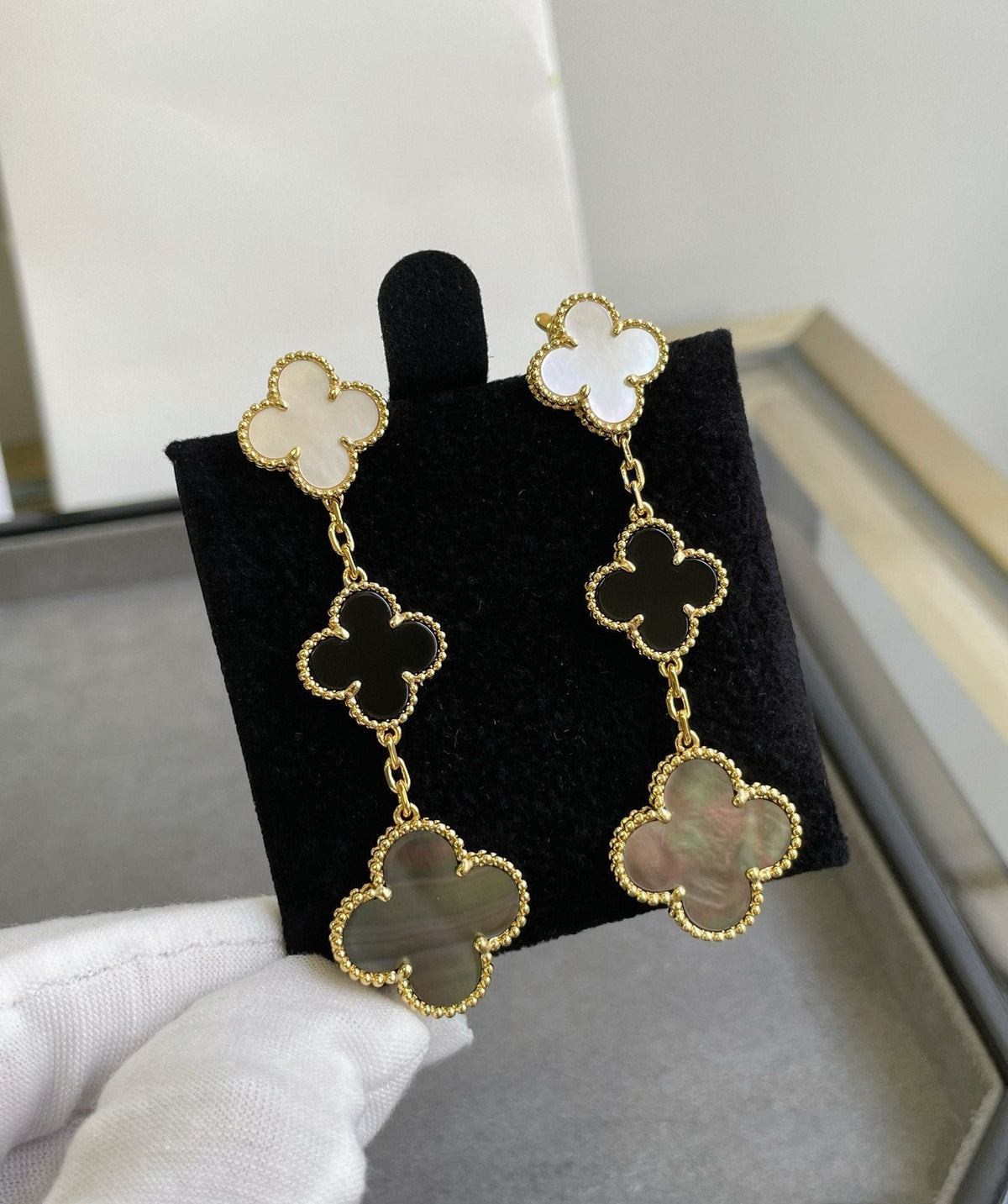 [⭐Veyra]CLOVER 3 MOTIF MOP ONYX DARK MOP PINK GOLD EARRINGS