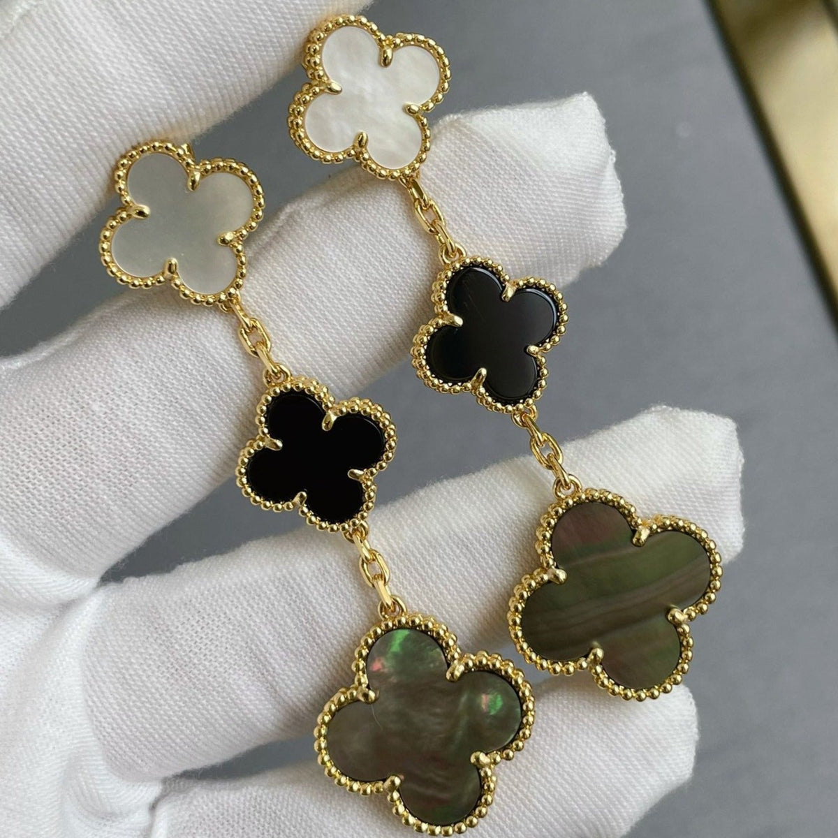 [⭐Veyra]CLOVER 3 MOTIF MOP ONYX DARK MOP PINK GOLD EARRINGS