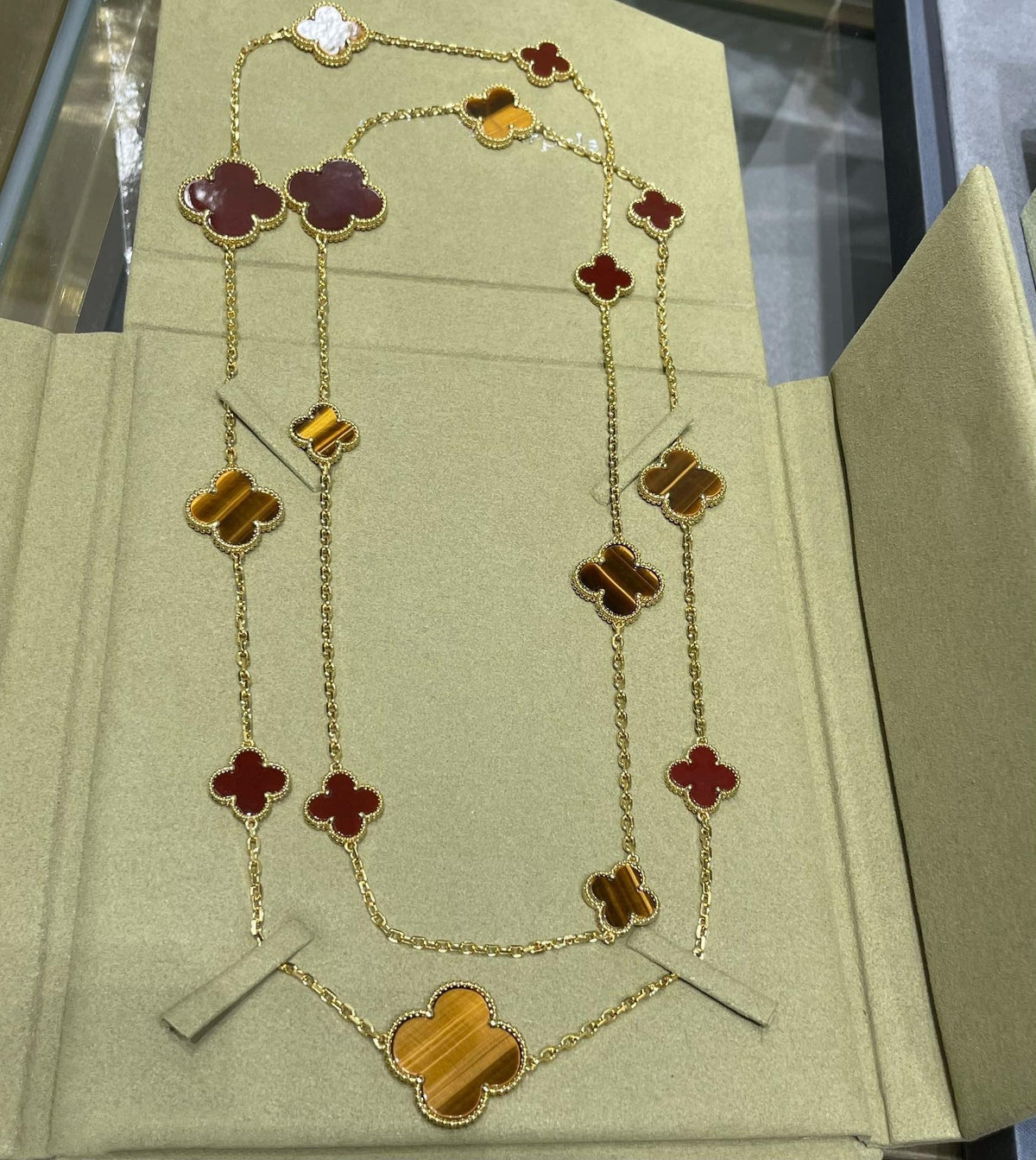[⭐Veyra]CLOVER 16 MOTIF CARNELIAN TIGER EYE ROSE GOLD NECKLACE