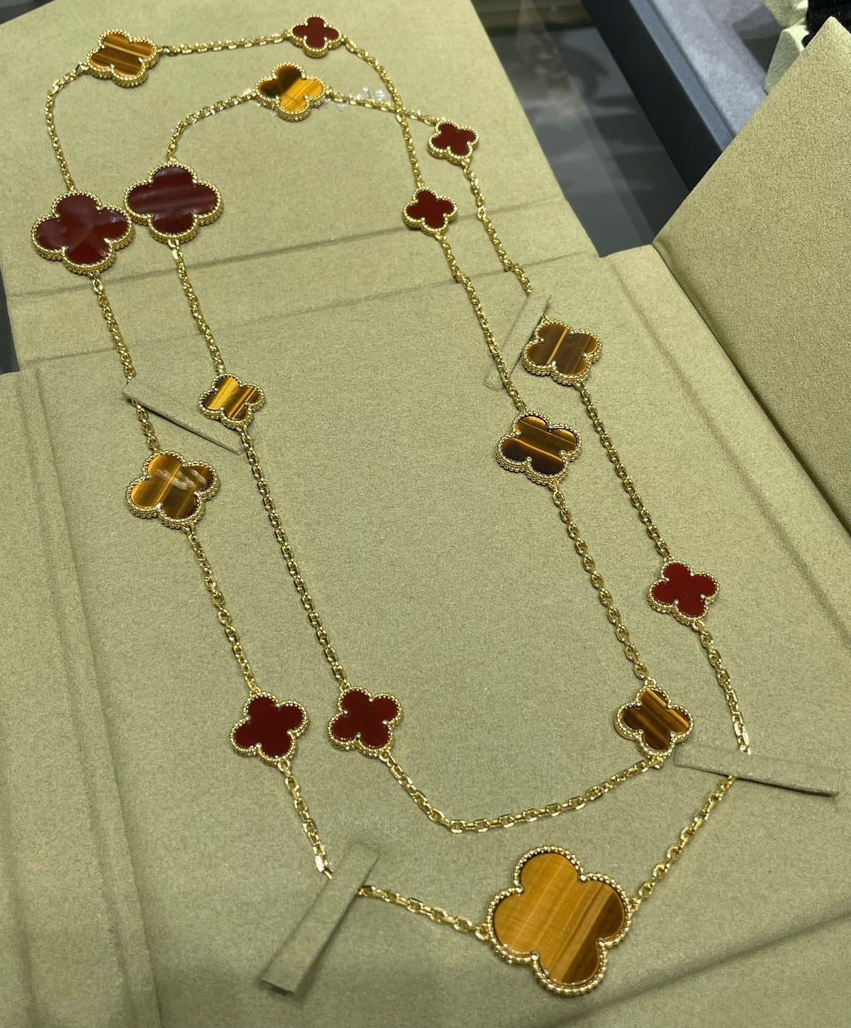 [⭐Veyra]CLOVER 16 MOTIF CARNELIAN TIGER EYE ROSE GOLD NECKLACE