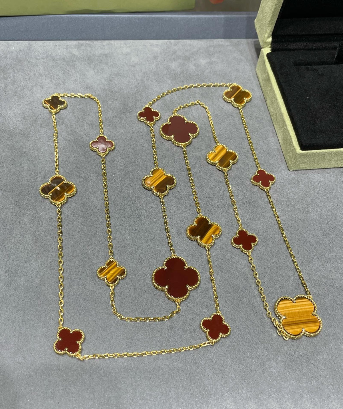 [⭐Veyra]CLOVER 16 MOTIF CARNELIAN TIGER EYE ROSE GOLD NECKLACE
