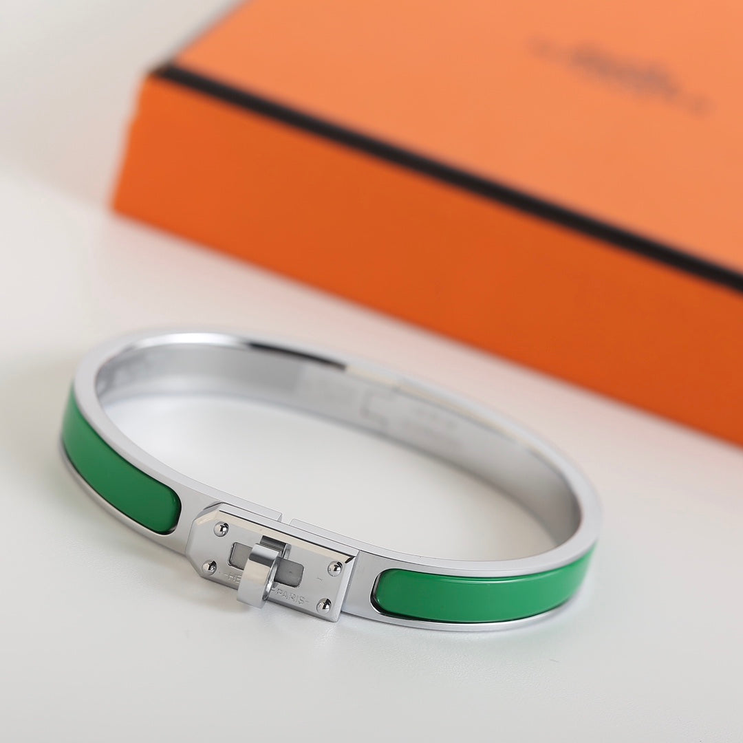 [⭐Veyra]HM KELLY GREEN BRACELET